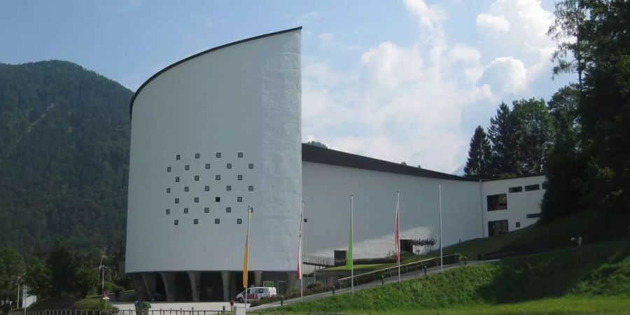 Das Festspielhaus im Tiroler Passionsspieldorf Erl bei Kufstein am Inn.