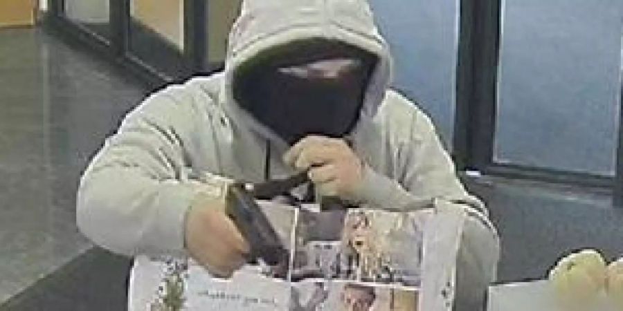 Der Täter in der Bank.