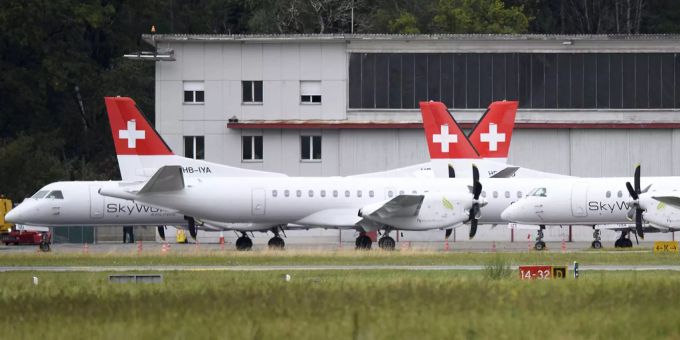 SkyWork Flugzeuge auf dem Flughafen Bern-Belp - Keystone