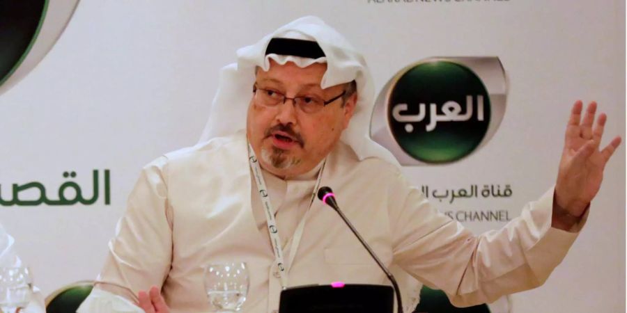 Der saudische Journalist Dschamal Chaschukdschi, damals Geschäftsführer eines neuen arabischen Nachrichtenkanals, während einer Pressekonferenz.