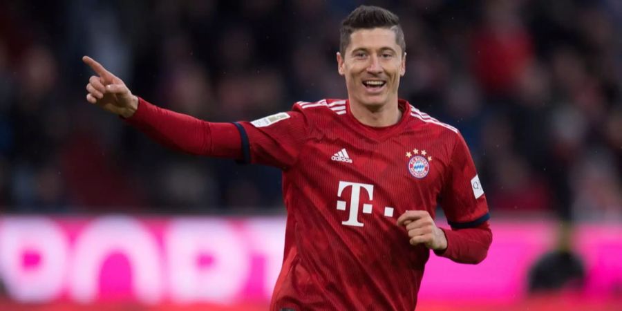 Robert Lewandowski feiert einen seiner beiden Treffer gegen den FC Nürnberg.