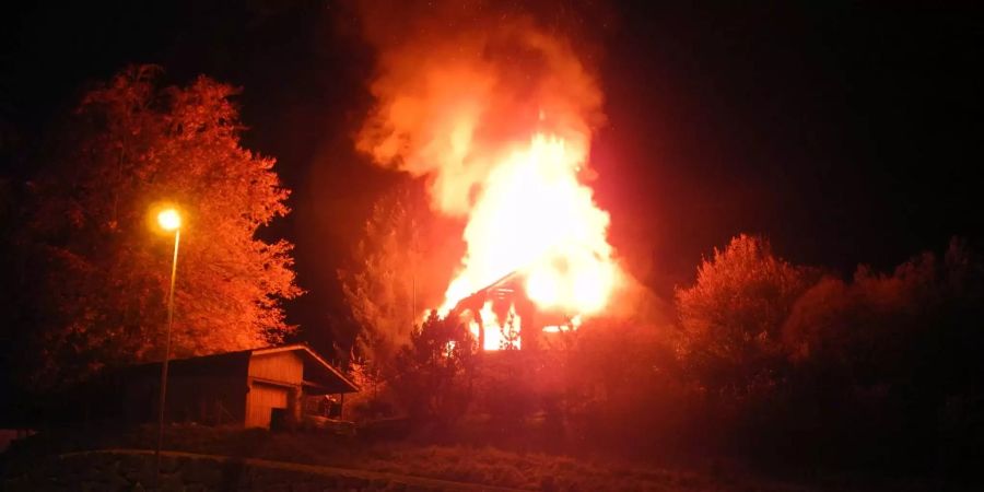 In der Nacht auf Montag, 12. November 2018, ist in Altendorf ein Einfamilienhaus durch ein Feuer stark beschädigt worden.