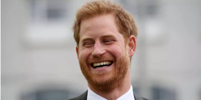 Der britische Prinz Harry bei seinem Besuch des Royal Marines Commando Training Centre. Der britische Prinz Harry bei seinem Besuch des Royal Marines Commando Training Centre.