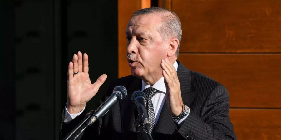 Recep Tayyip Erdogan, Präsident der Türkei, spricht während seines Deutschland-Besuchs.