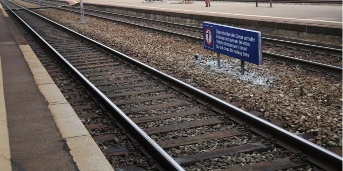 Bahnsteig. (Symbolbild) Bahnsteig. (Symbolbild)