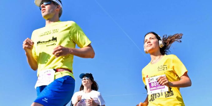 Sport trägt zu einem gesunden Schlaf entscheidend bei. Sport Schlaf