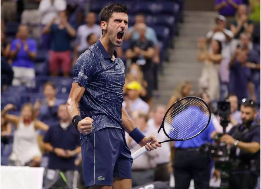 Novak Djokovic freut sich über seinen Einzug ins Halbfinale.