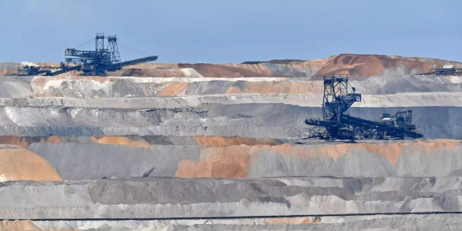 Im Hambacher Forst wird Kohle abgetragen.