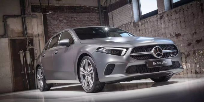 Daimler hat die vierte Generation der Mercedes A-Klasse enthüllt. Das Erfolgsmodell hat ein frisches Design. mercedes