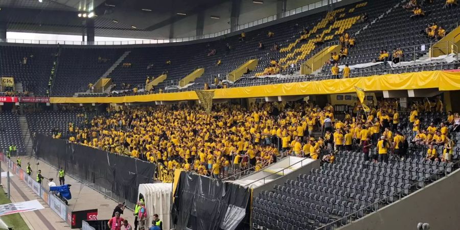 Auch die YB-Fans haben sich in ihrem Stadion eingerichtet.