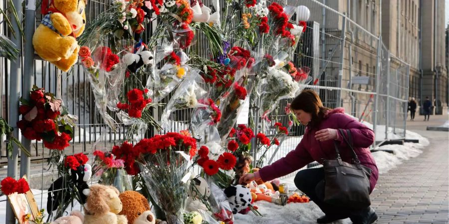 Der russische Gouverneur Aman Tulejew tritt nach der Brandkatastrophe in Kemerowo, Sibirien zurück.