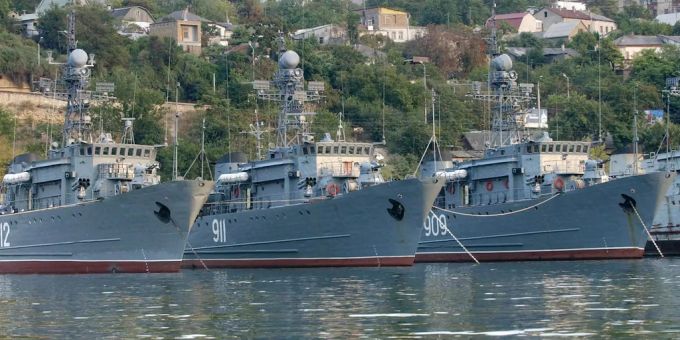 Ukrainische Marine - Russisches Schiff rammt Marineschlepper