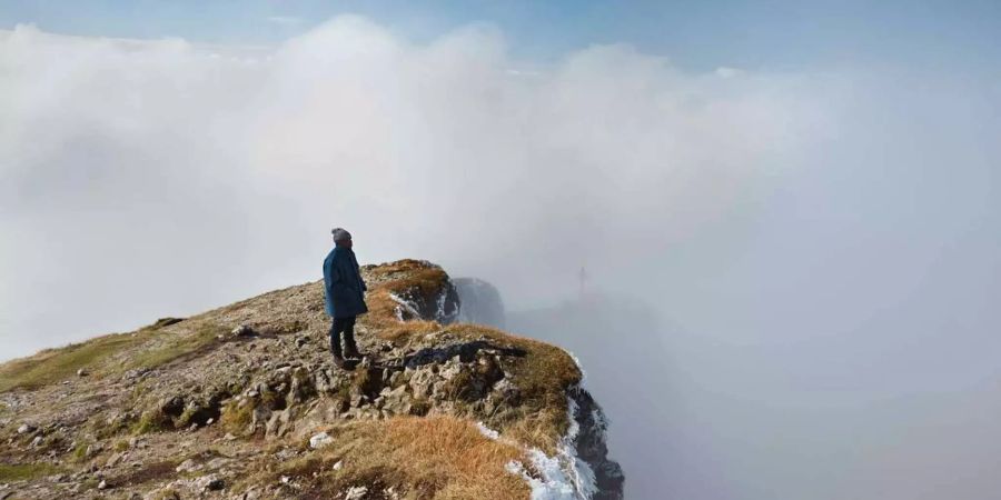 Für die diesjährigen Bieler Fototage fotografierte Ekaterina Sevrouk männliche Flüchtlinge aus Afrika in natürlichen und alpinen Regionen Österreichs.