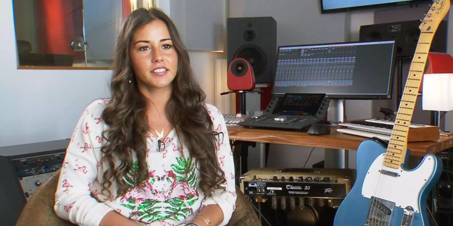 Sarah Lombardi im Tonstudio in «Music City».