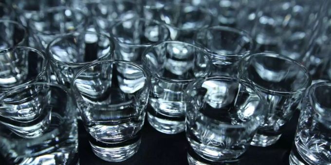 Mindestens 32 Menschen starben an dem gepanschten Alkohol. alkohol