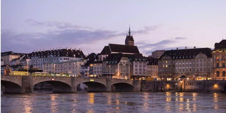 In Basel sollen Läden in Zukuft samstags zwei Stunden länger offen haben dürfen.