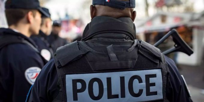 In einer Pariser Vorstadt wurde ein 17-Jähriger mit einem Messer getötet (Symbolbild). Paris Polizei