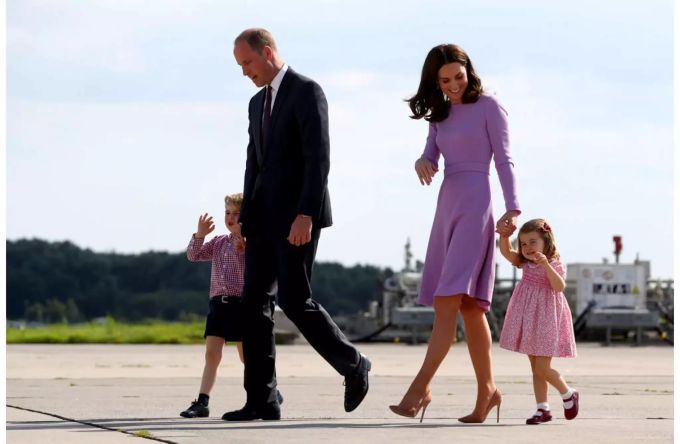Kate und William mit ihren beiden ältesten Kindern George und Charlotte. Kate und William mit ihren beiden ältesten Kindern George und Charlotte.