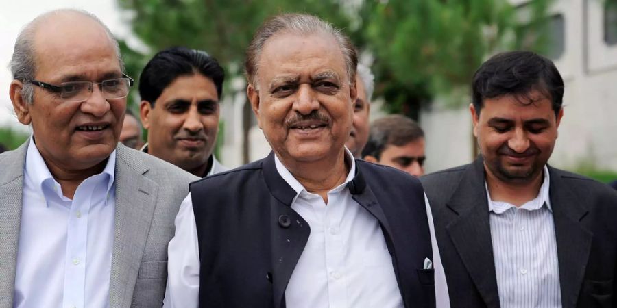 Pakistans Präsident, Mamnoon Hussain (Mitte).