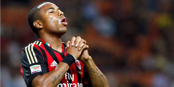 2013 soll sich Robinho an einer Gruppenvergewaltigung beteiligt haben. 2013 soll sich Robinho an einer Gruppenvergewaltigung beteiligt haben.
