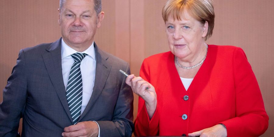 Bundeskanzler Olaf Scholz (SPD) verteidigt die Aussöhnungspolitik seiner Vorgängerin Angela Merkel (CDU) mit Russland.