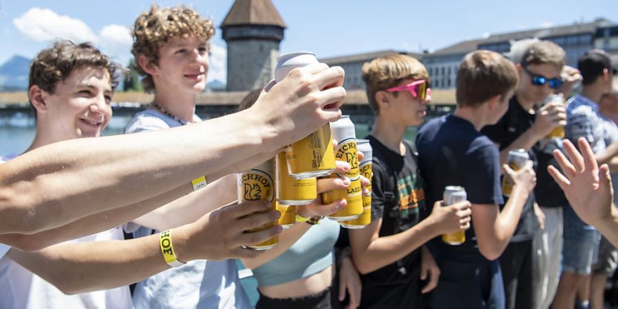 Strahlendes Wetter: Die Temperaturen am Samstag waren perfekt für ein Bier.