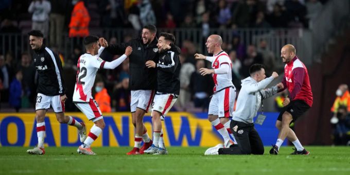 Aufsteiger Rayo Vallecano schlägt völlig überraschend den grossen FC Barcelona. FC Barcelona