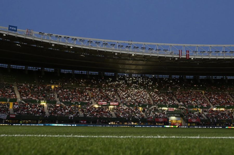 Erst 90 Minuten später, um 22.15 Uhr, kann es im Ernst-Happel-Stadion losgehen.