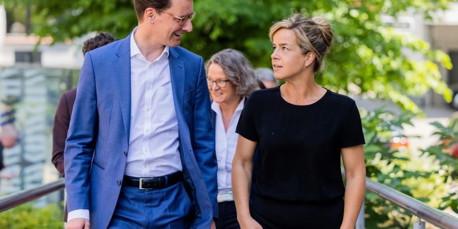 Ministerpräsident Hendrik Wüst und Grünen-Spitzenkandidatin Mona Neubaur regieren womöglich bald miteinander.
