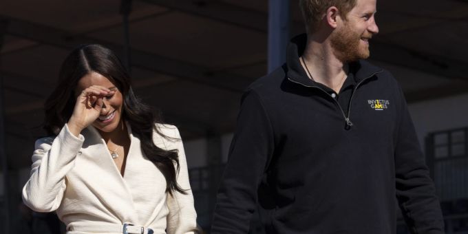 Prinz Harry wird seine Zeit dann wohl zwischen den USA und England aufteilen, während Meghan in den USA bleiben wird. Prinz Harry Meghan Markle