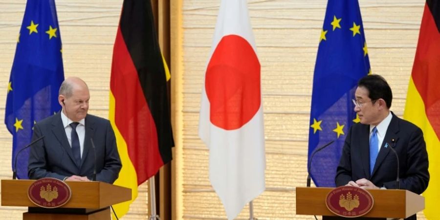 Bundeskanzler Scholz (l.) und Japans Premier Kishida