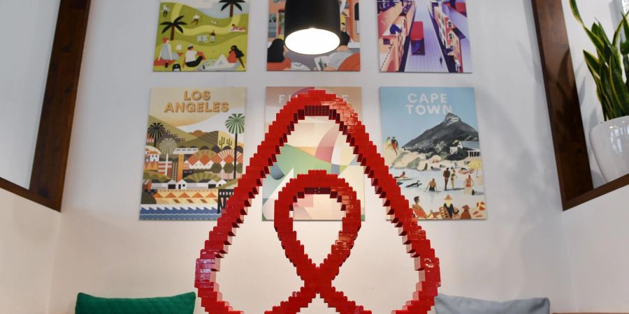 Mit der neuen Funktion «Verbundene Aufenthalte» schlägt Airbnb eine Kombination aus zwei Unterkünften für eine Reise vor.