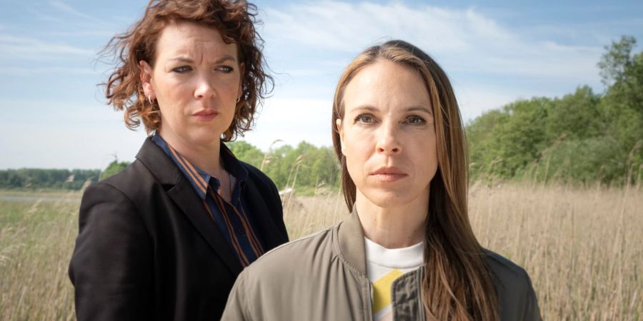 Lina Beckmann (Melly Böwe, l) und Anneke Kim Sarnau (Katrin König) ermitteln im «Polizeiruf 110: Seine Familie kann man sich nicht aussuchen».