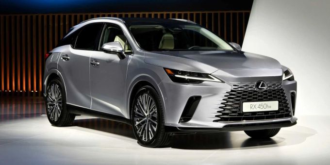 Der neue Lexus RX soll den Erfolg der Vorgänger weiterführen mit neuer Technologie und subtilerem Design 2023 Lexus RX