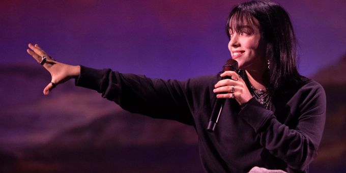 Billie Eilish hat in Bonn ein Akustik-Konzert gegeben. Bald tritt sie in weiteren Städten auf. billie eilish