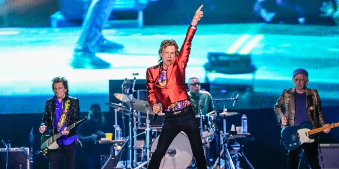 The Rolling Stones: Mick Jagger (M), Ronnie Wood (l) und Keith Richards rocken die Bühne. the rolling stones