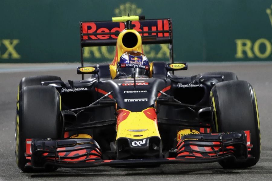 Max Verstappen am Steuer des Red Bull RB12 im Jahr 2016.