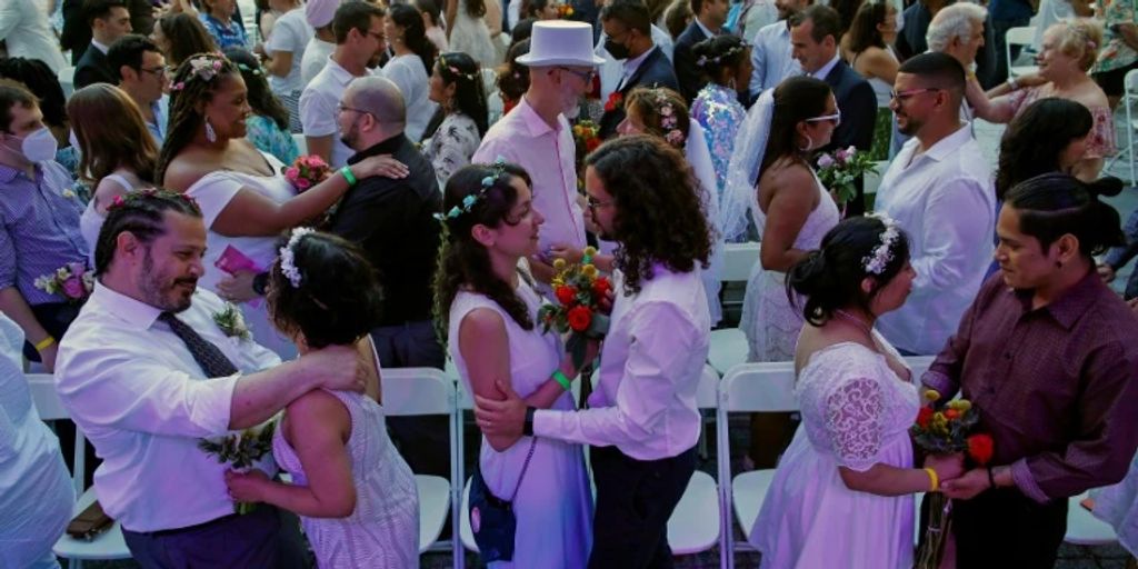 500 couples in New York celebrate a wedding ruined by Corona