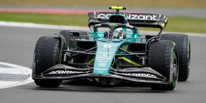 Sebastian Vettel im Einsatz für Aston Martin in der Formel 1. Sebastian Vettel Aston Martin