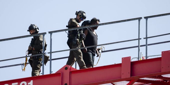 Nach 12 Stunden schafften es die Einsatzkräfte, den Mann dazu zu bringen, den Kran zu verlassen. Einsatz Zürich-Oerlikon