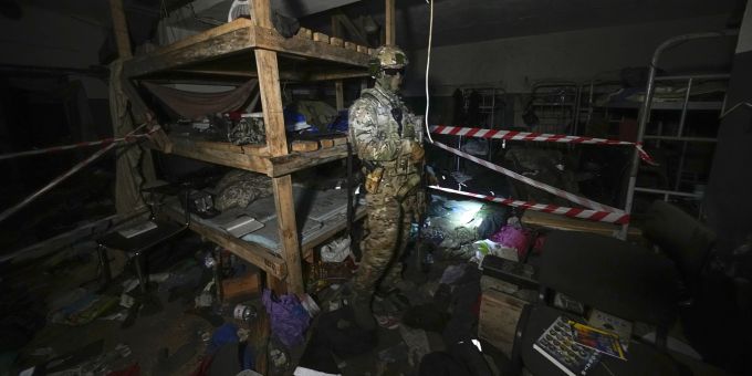 Neue Bilder zeigen - So überlebten die Soldaten im Asow-Stahlwerk