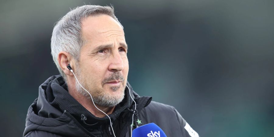 Gibt sich entspannt vor dem Rhein-Derby: Gladbach-Coach Adi Hütter.
