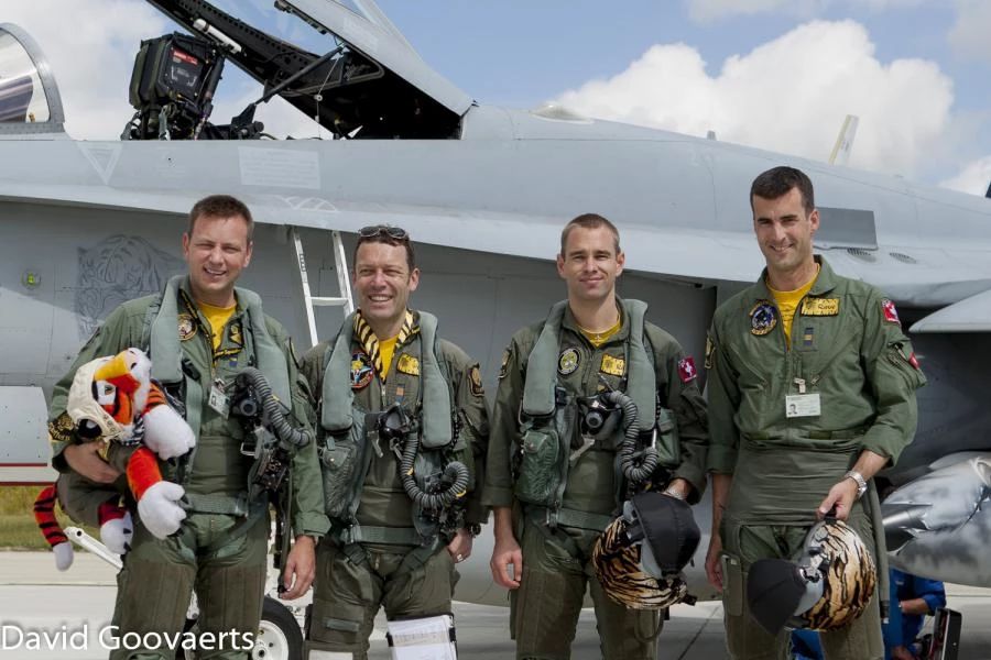 Die Staffel 11 der Schweizer Luftwaffe trifft in Landiviseau (F) ein für das Nato Tiger Meet 2008.