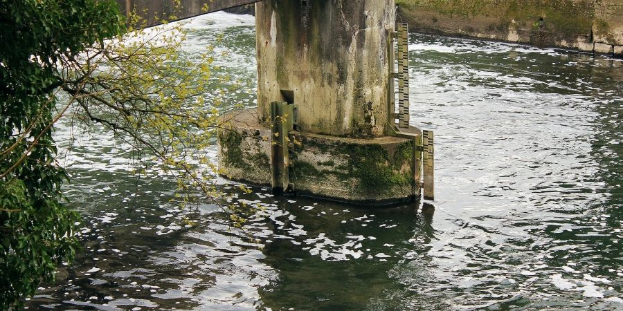 Brücke Wasser Fluss Pegel