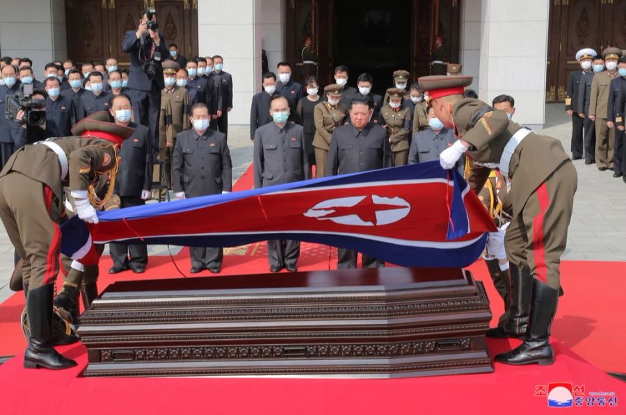 Die Corona-Lage ist derzeit in Nordkorea brenzlig – doch Kim Jong Un trägt bei seinem jüngsten Auftritt keine Maske.