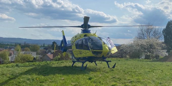 Hallau SH: Nach E-Bike-Unfall ins Spital geflogen. Hallau SH