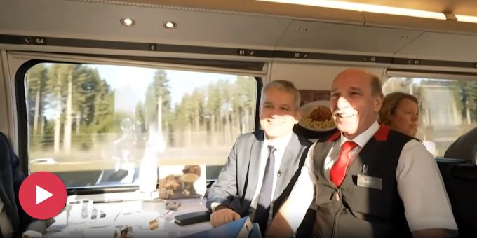 «Föteli» - Posen mit Bundesrat Jans: Dürfen SBB-Angestellte Fan sein?