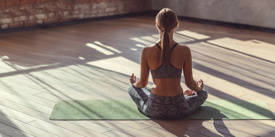 yoga, frau macht yoga