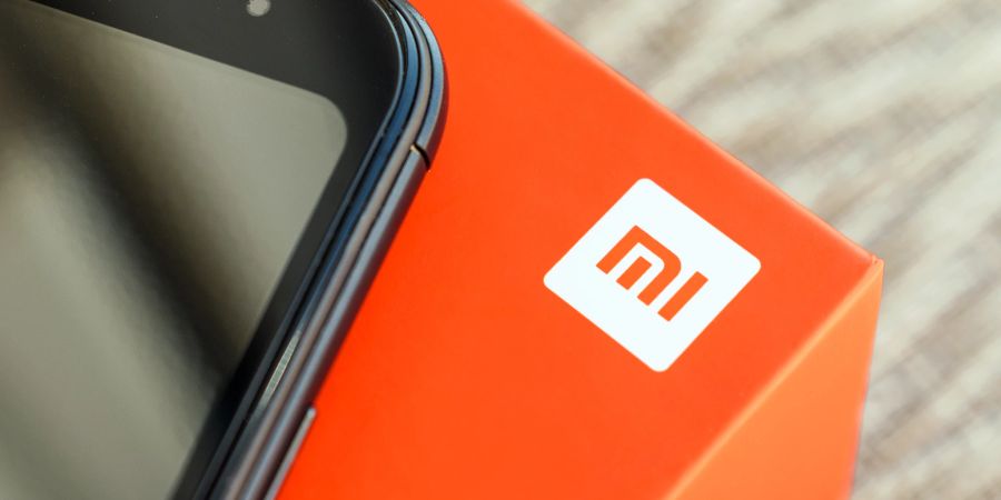 Xiaomi-Smartphone und Verpackung