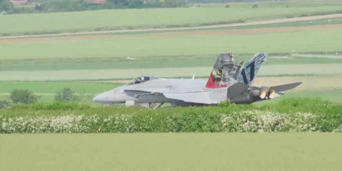 Spektakel - Alle vier Autobahn-Landungen von Kampfjets sind gelungen